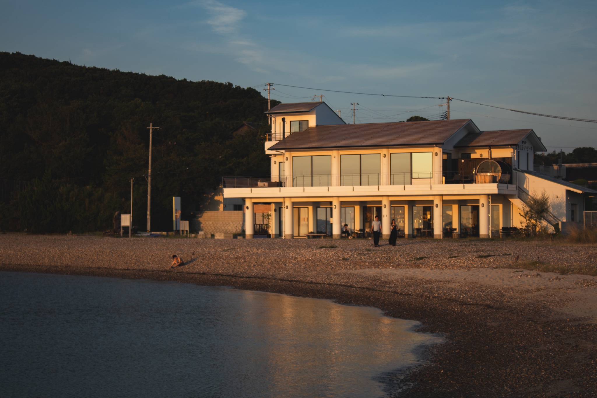 浜とつながる外観